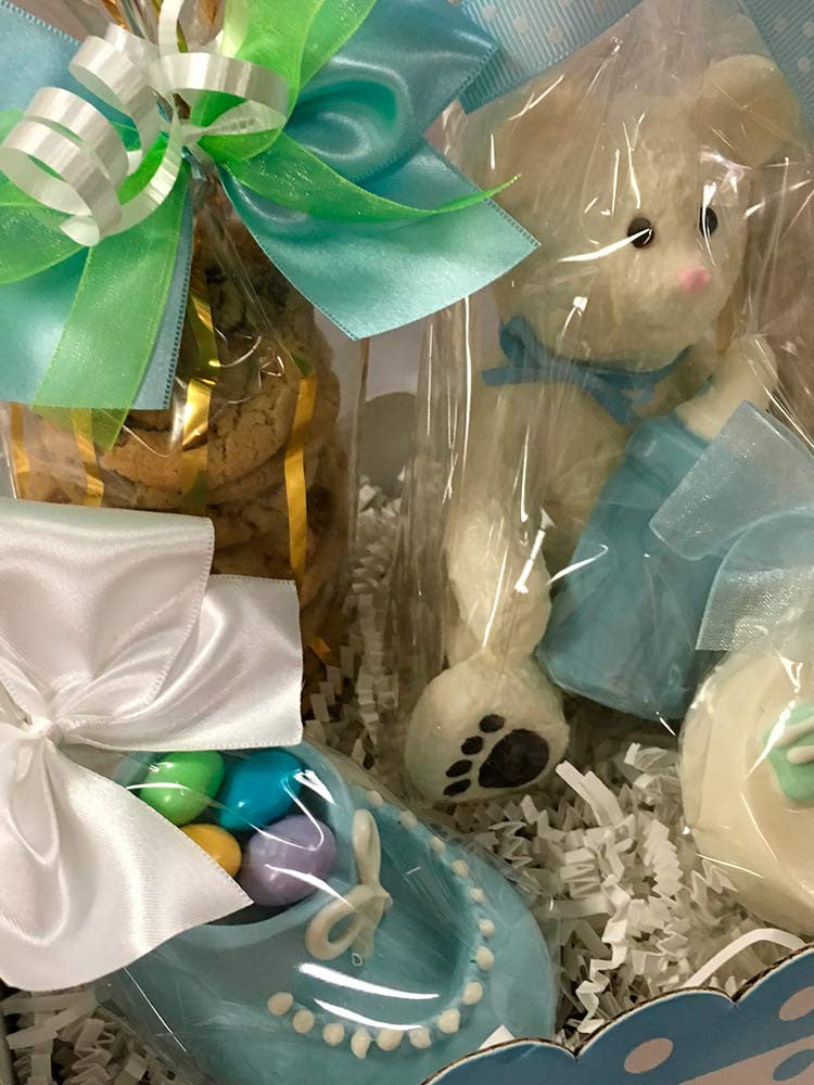 It's A boy git box: 2 bags of mini chocolate chip cookies, solid 3D white chocolate bear, chocolate baby bootie, and 2 chocolate covered Oreos all wrapped in cello and tied with Rosa Wrap satin bow.