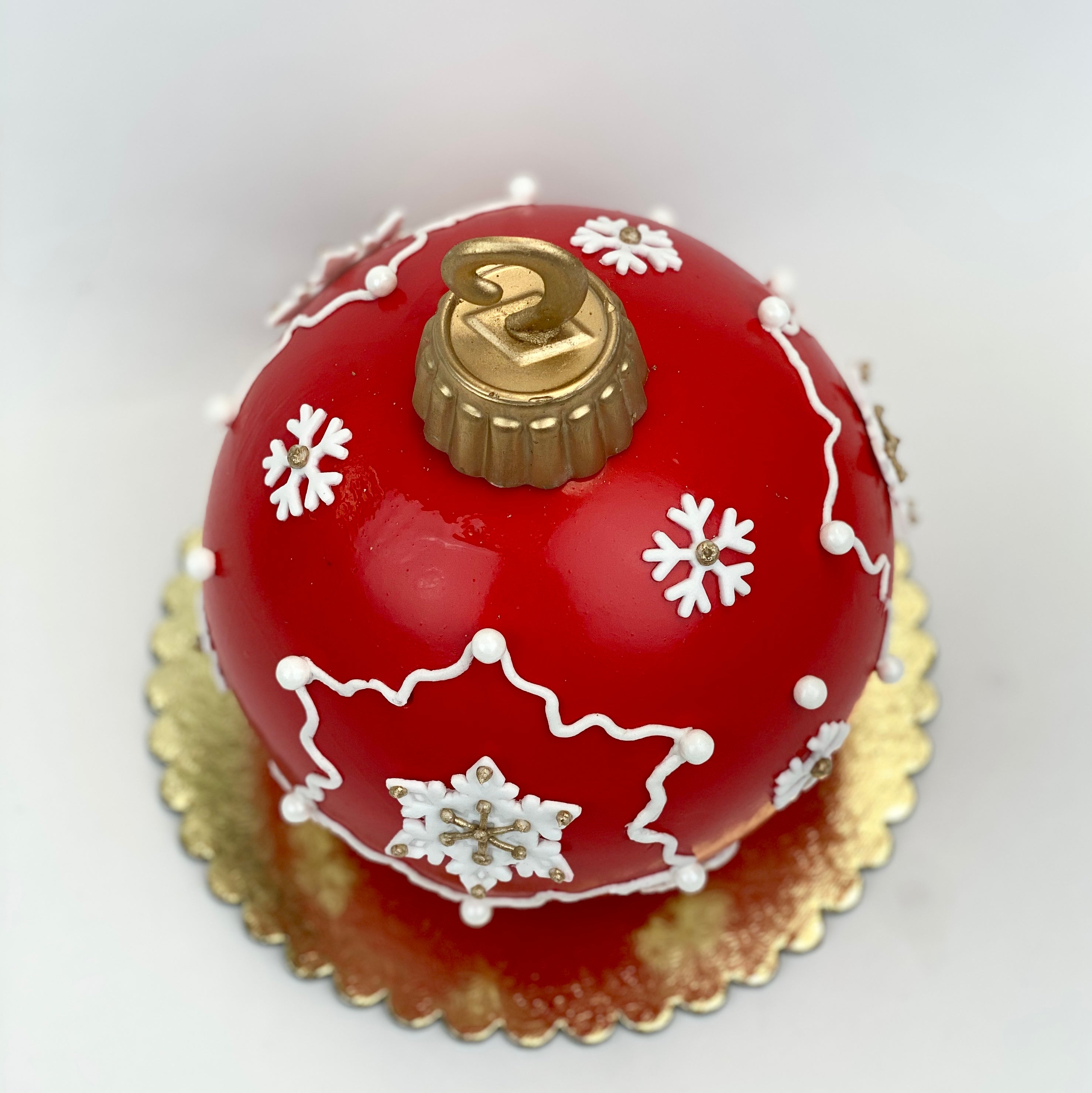 Red Christmas Ornament Cake